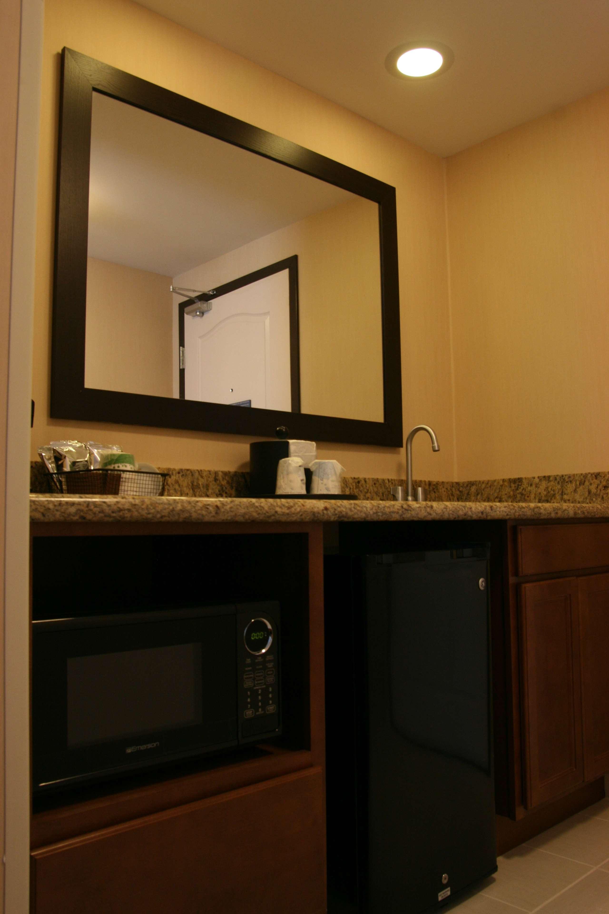 Hampton Inn And Suites Peru Exterior photo