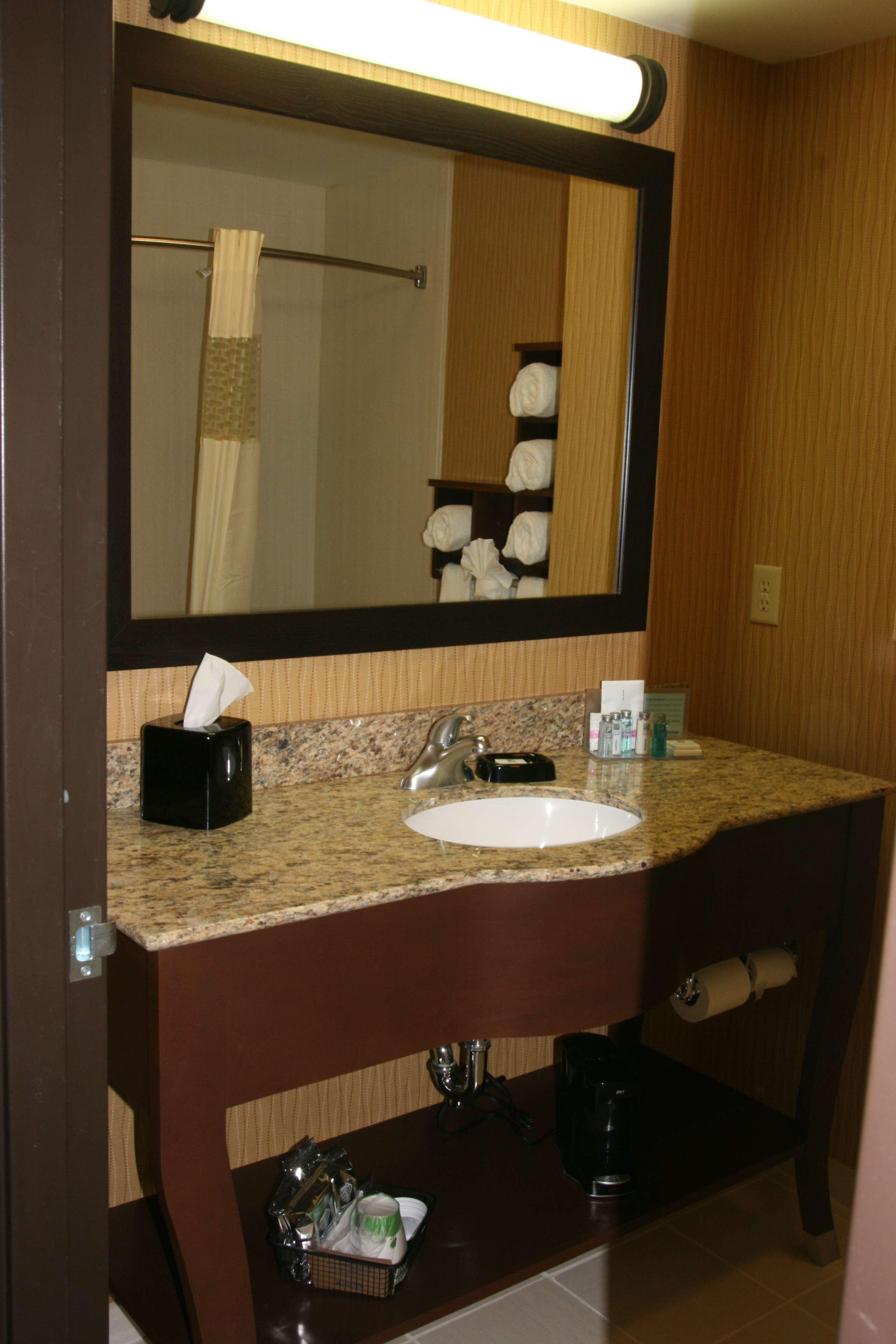 Hampton Inn And Suites Peru Room photo