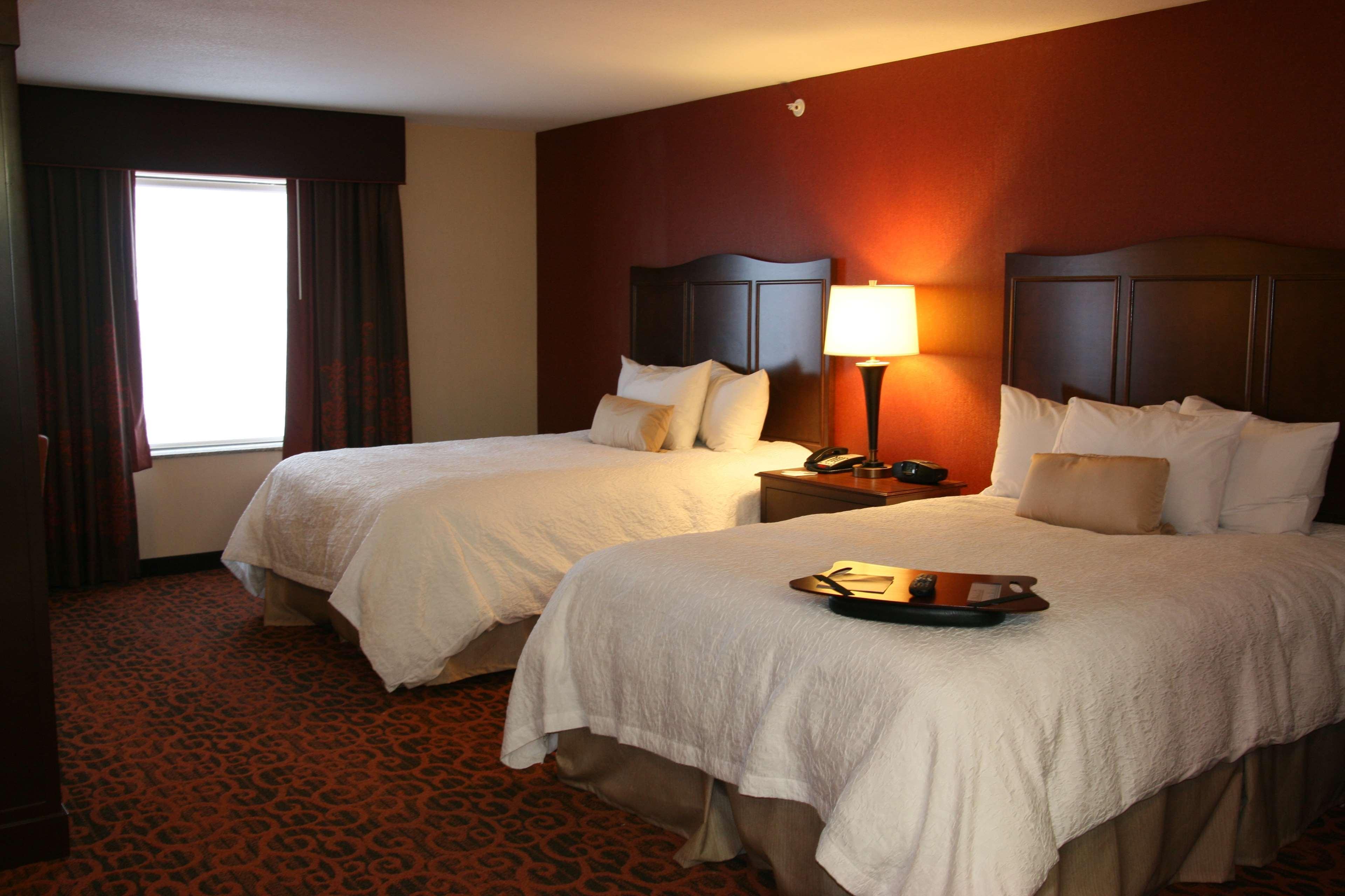 Hampton Inn And Suites Peru Room photo
