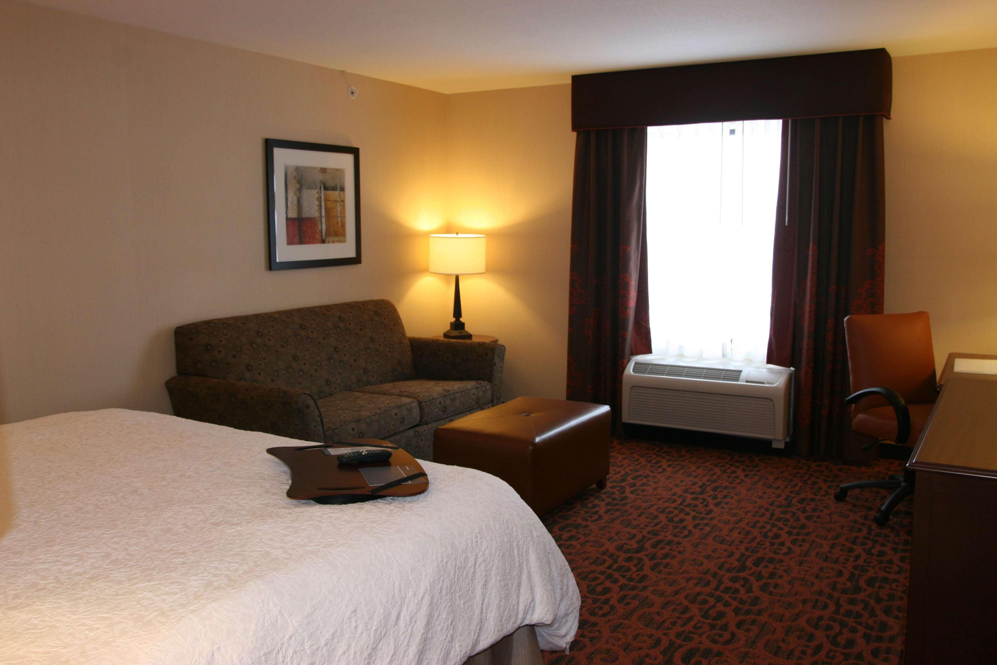 Hampton Inn And Suites Peru Room photo