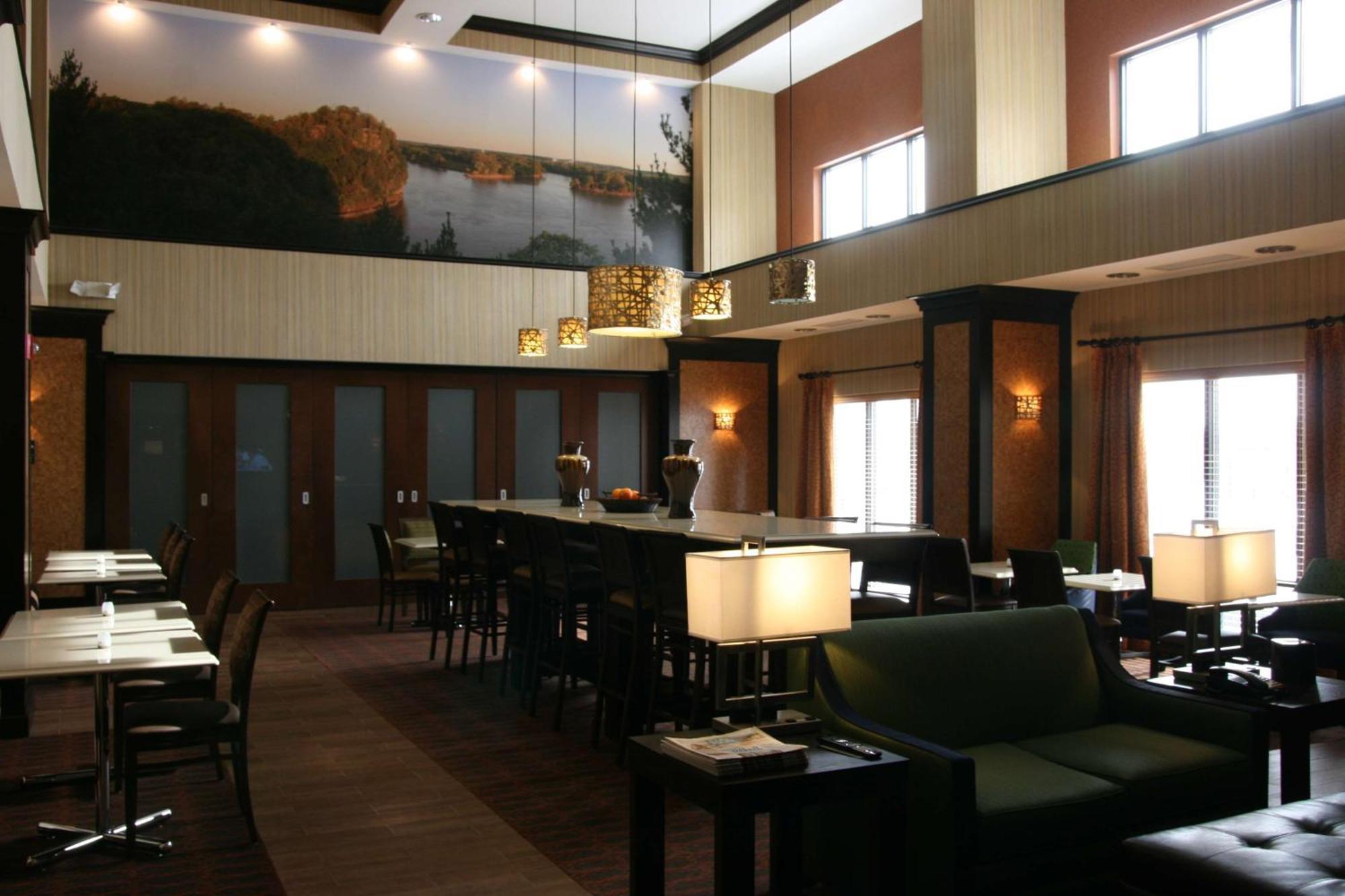 Hampton Inn And Suites Peru Exterior photo