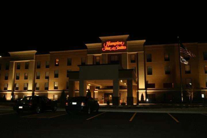 Hampton Inn And Suites Peru Exterior photo
