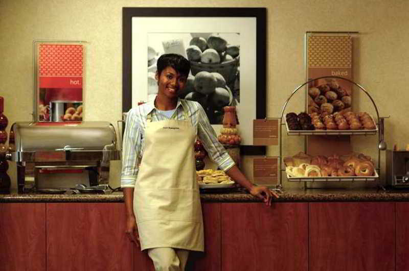 Hampton Inn And Suites Peru Restaurant photo